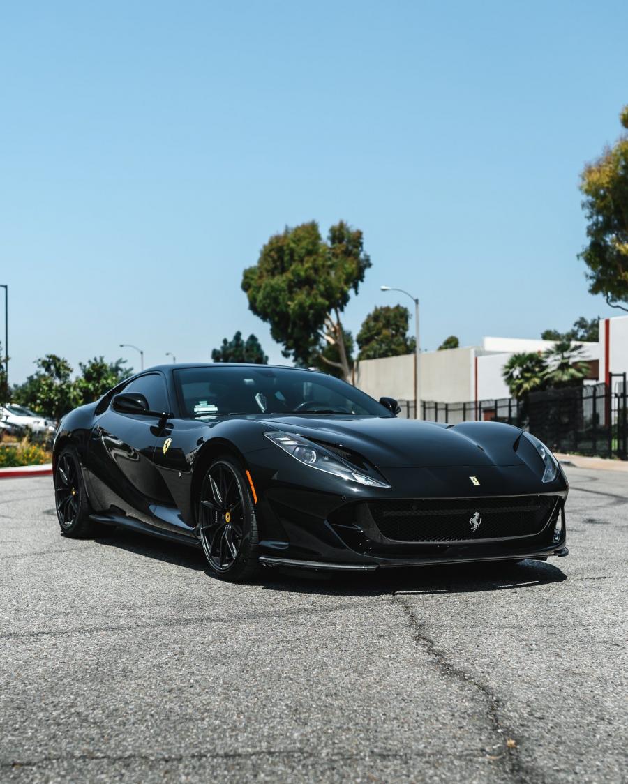  Ferrari 812 Superfast by Impressive Wrap 2019 года  (фото 1 из 5)